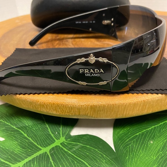 PRaDA Sunglasses Y2K Missy Elliot case & cleaning cloth - Picture 6 of 12